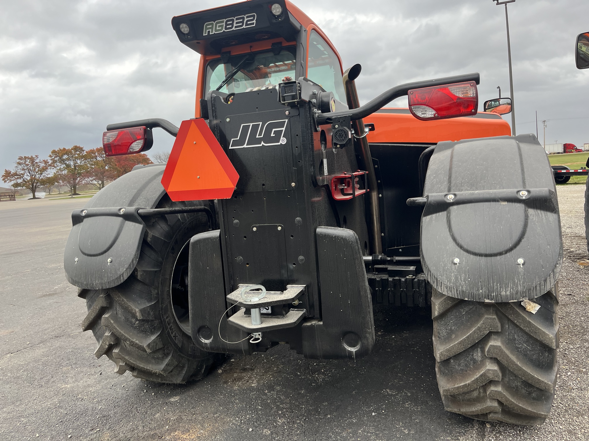 2024 JLG AG832 Image 7