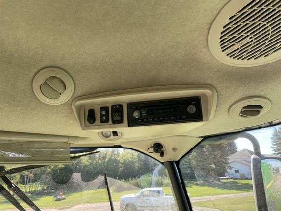 Used 2015 John Deere S680 Combines at Horizon Ag & Turf in Vermilion, AB - Photo9