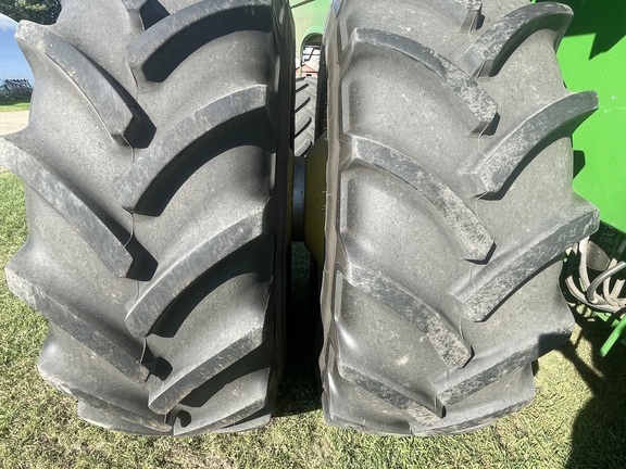 Used 2015 John Deere S680 Combines at Horizon Ag & Turf in Vermilion, AB - Photo14