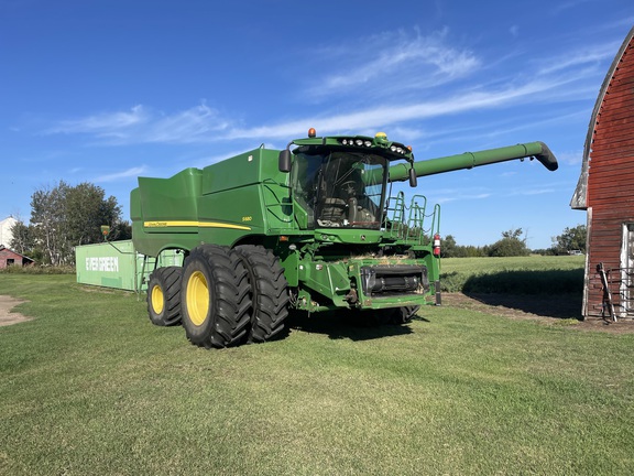 Used 2015 John Deere S680 Combines at Horizon Ag & Turf in Vermilion, AB - Photo4