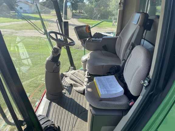 Used 2015 John Deere S680 Combines at Horizon Ag & Turf in Vermilion, AB - Photo10