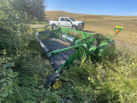 Used 2015 John Deere S680 Combines at Horizon Ag & Turf in Vermilion, AB - Photo8