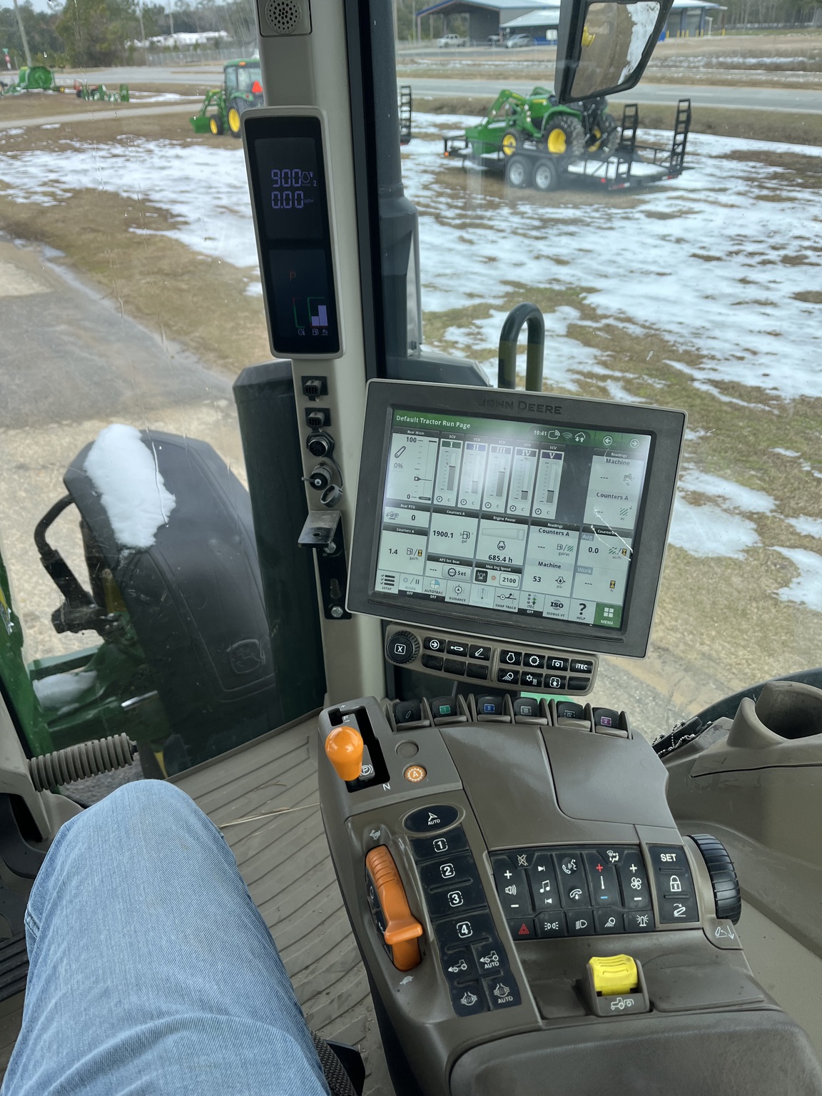 2023 John Deere 8R 310 Image 8