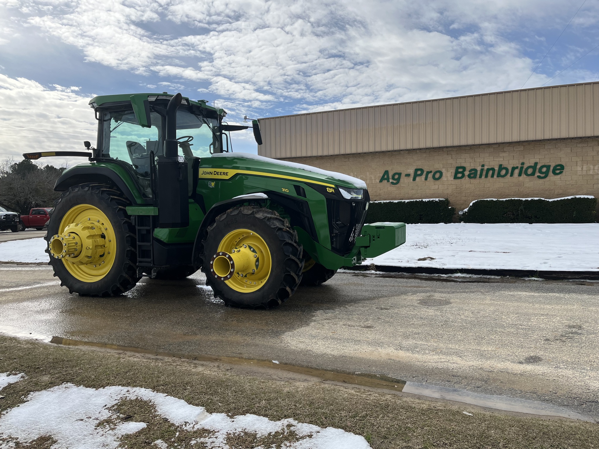 2023 John Deere 8R 310 Image 1