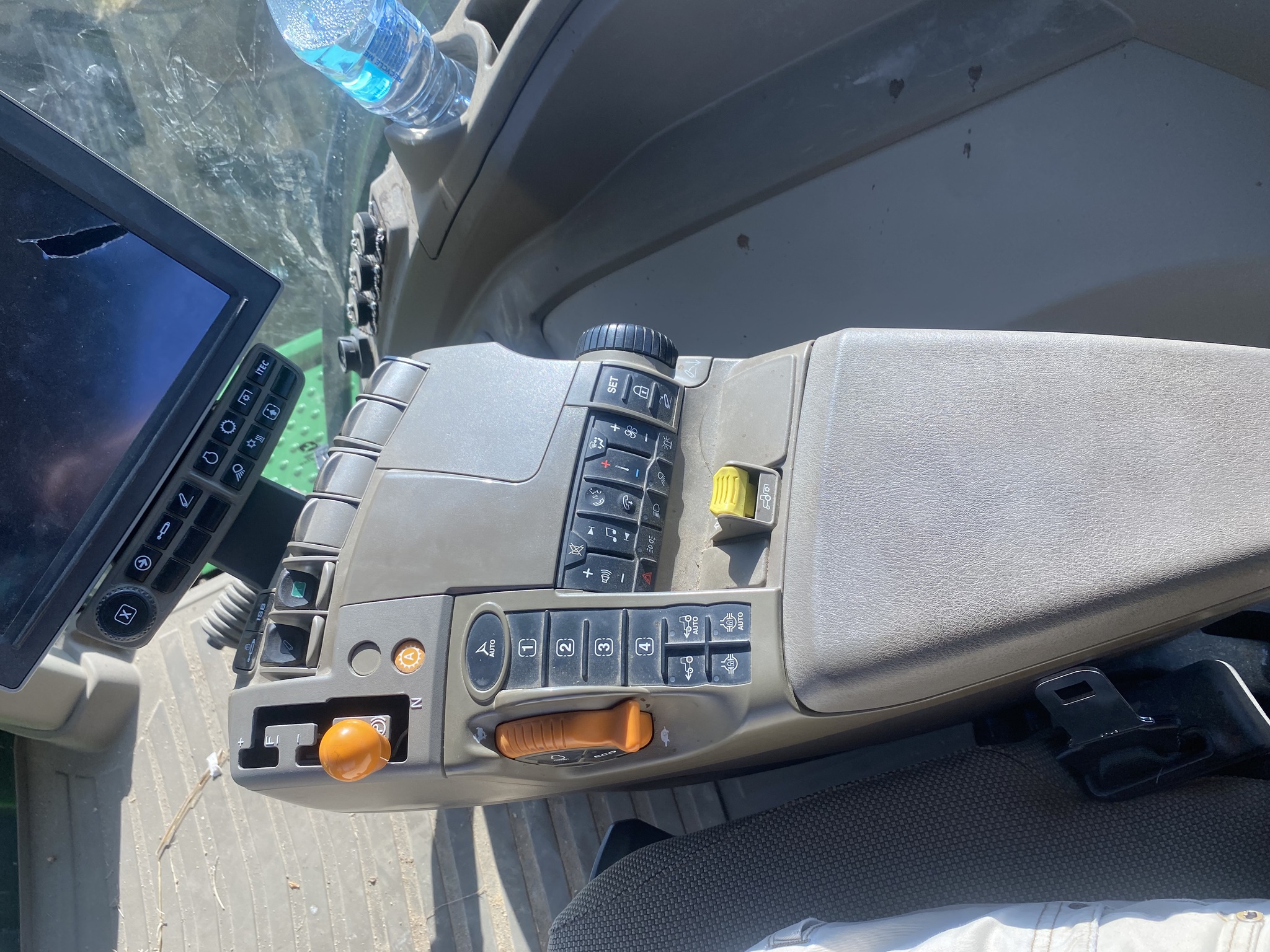 2023 John Deere 8R 310 Image 8