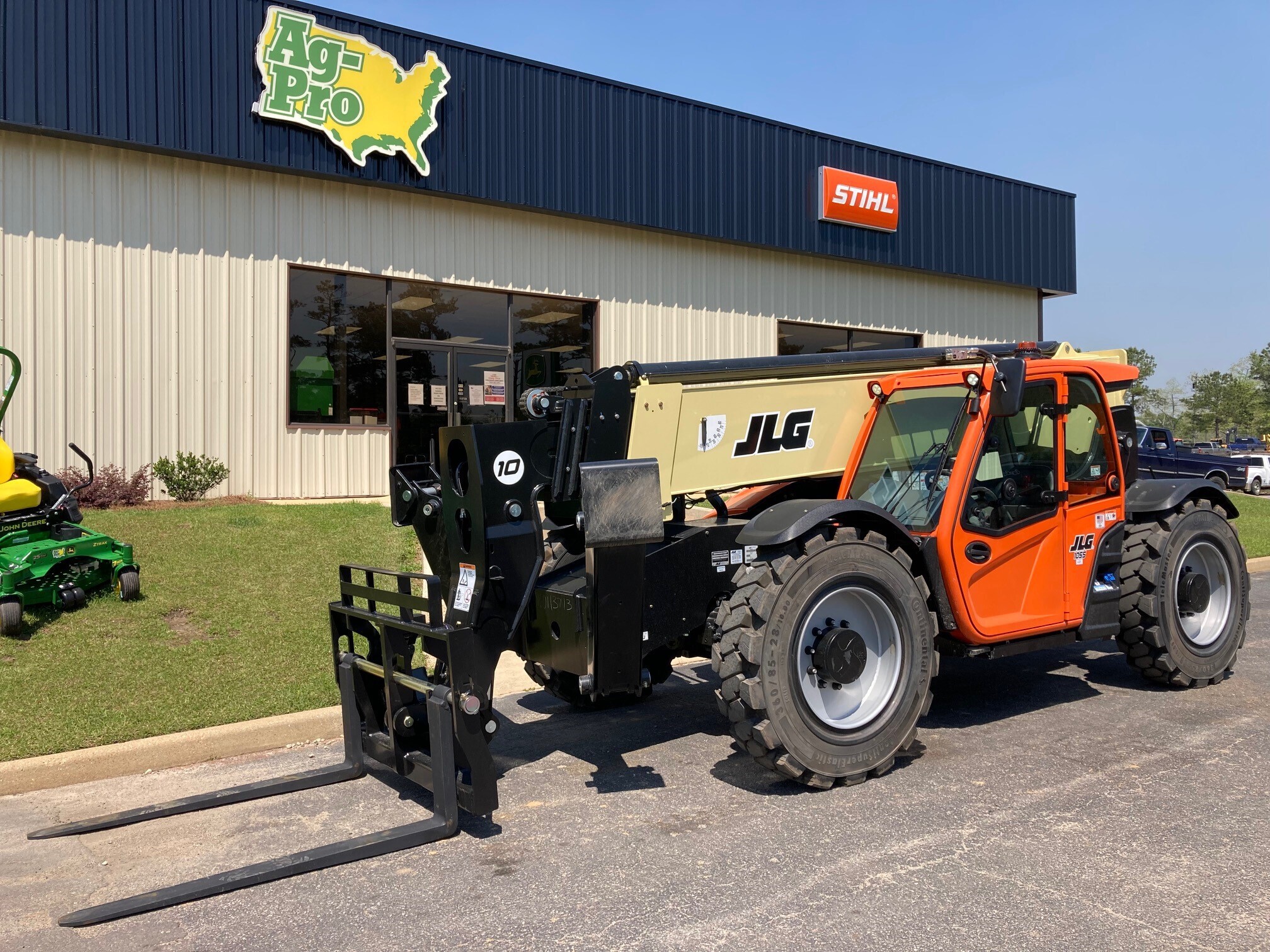 2025 JLG 1055 Image 1