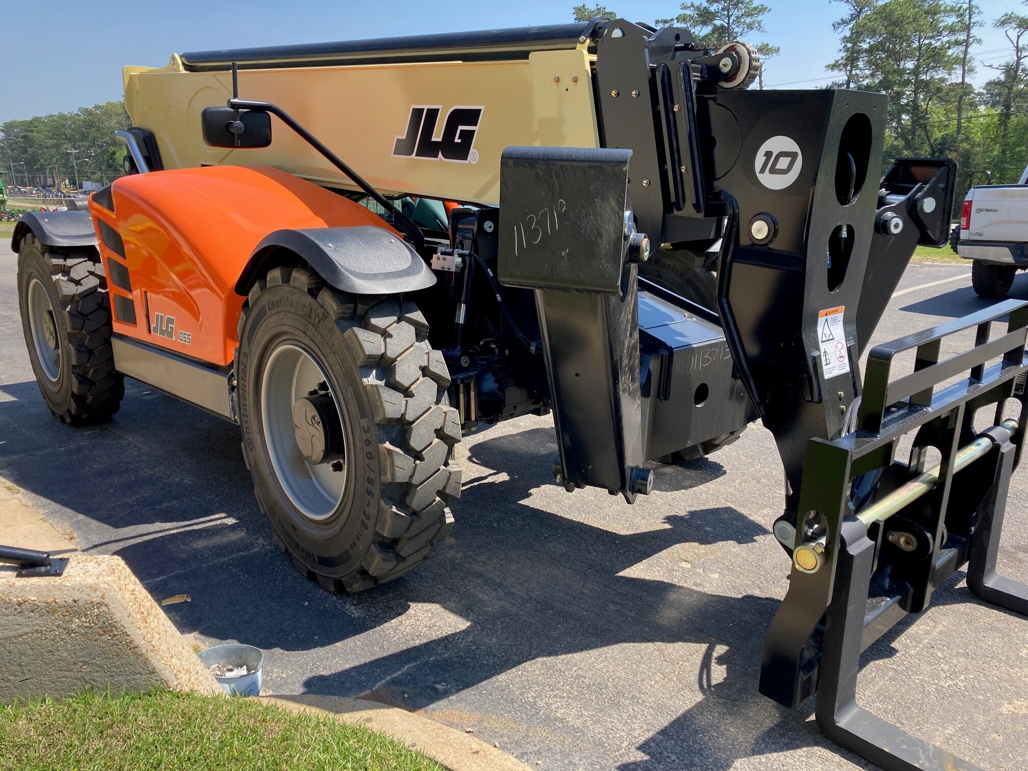 2025 JLG 1055 Image 4