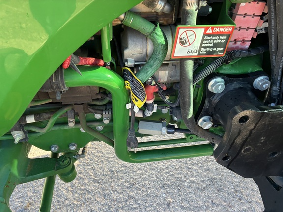 2015 John Deere 3046R (11th thumbnail)
