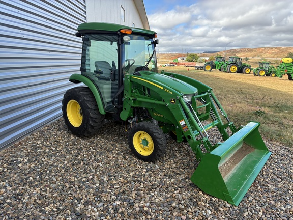 2015 John Deere 3046R (2nd thumbnail)