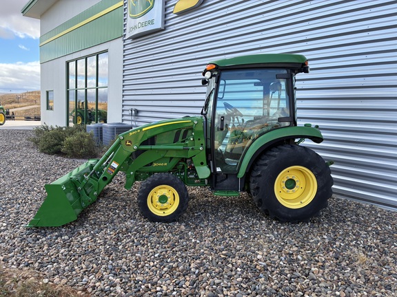 2015 John Deere 3046R (3rd thumbnail)