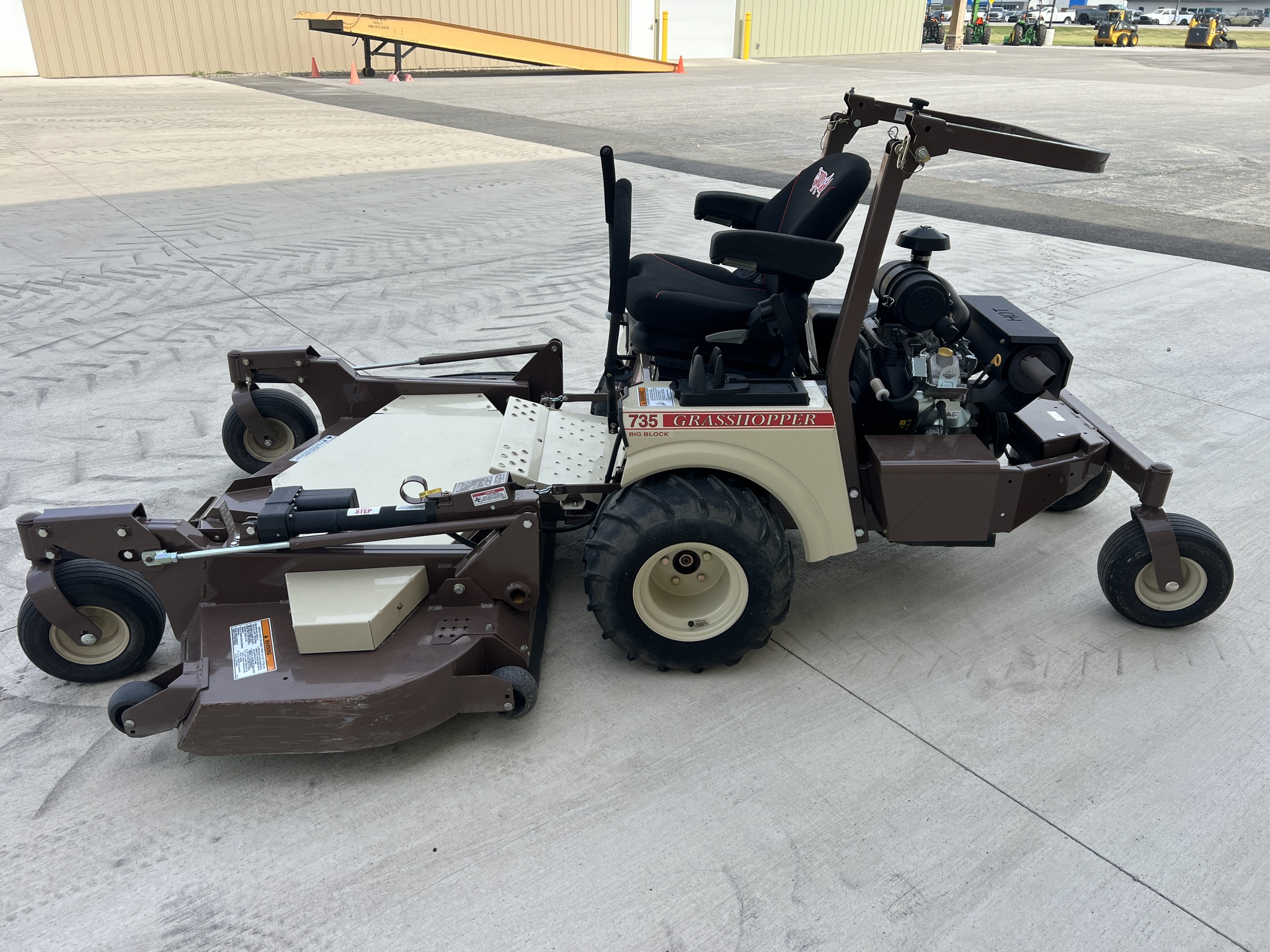 2024 Grasshopper 735BT T6 Image 6