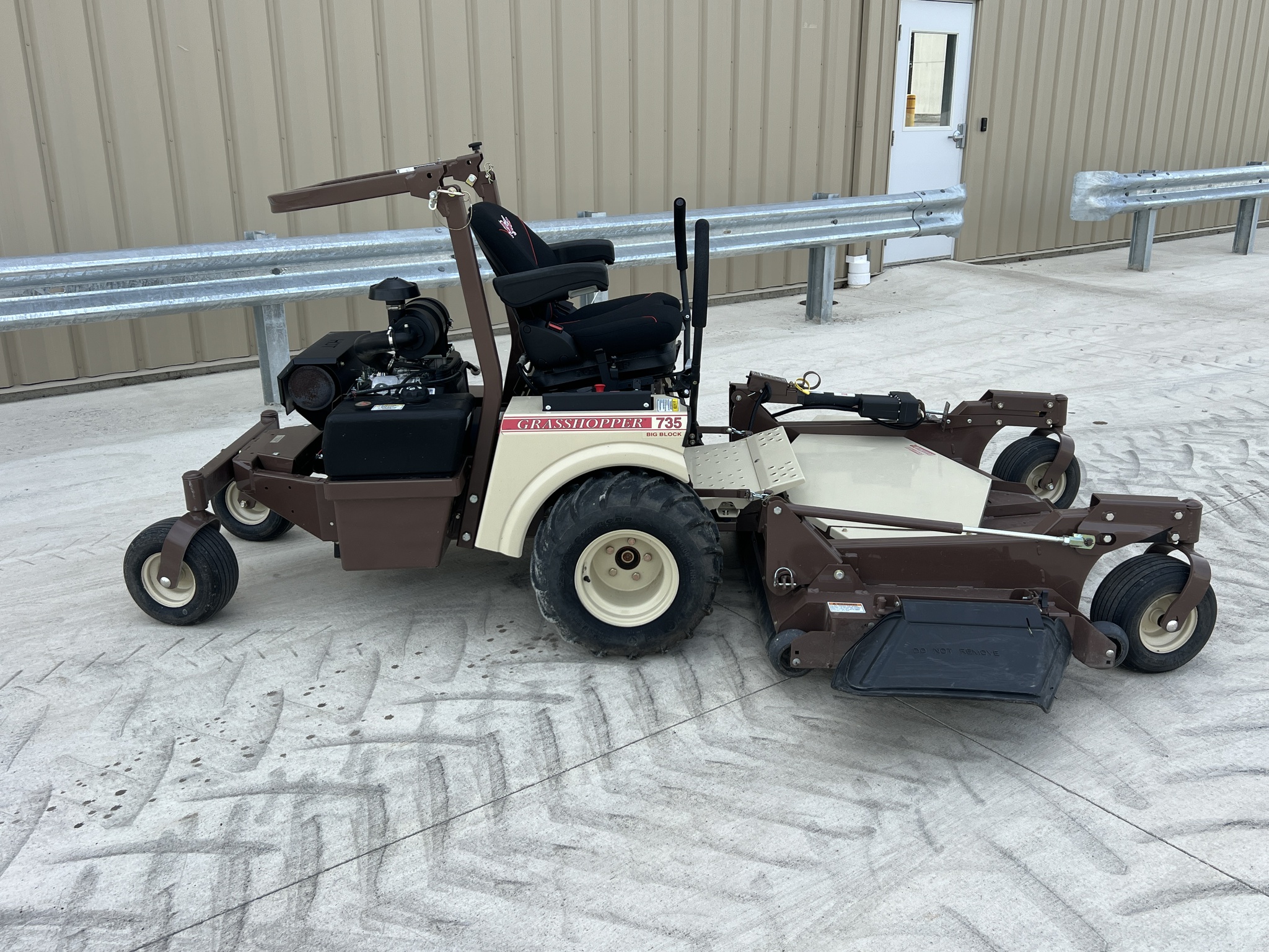 2024 Grasshopper 735BT T6 Image 2
