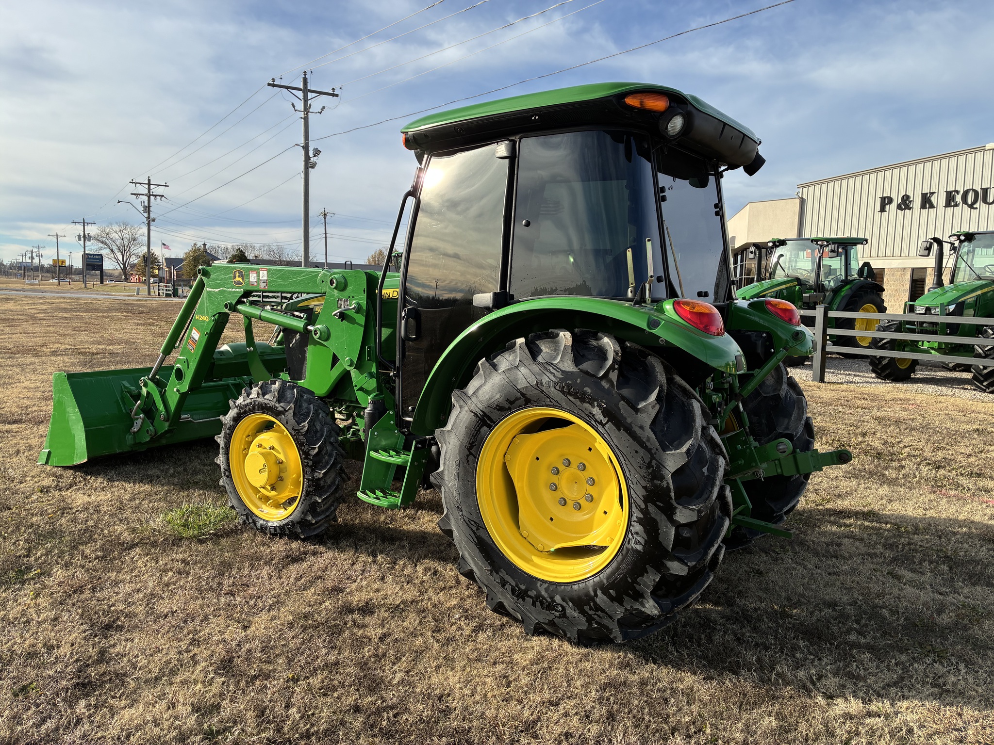 2016 John Deere 5075E Image 2