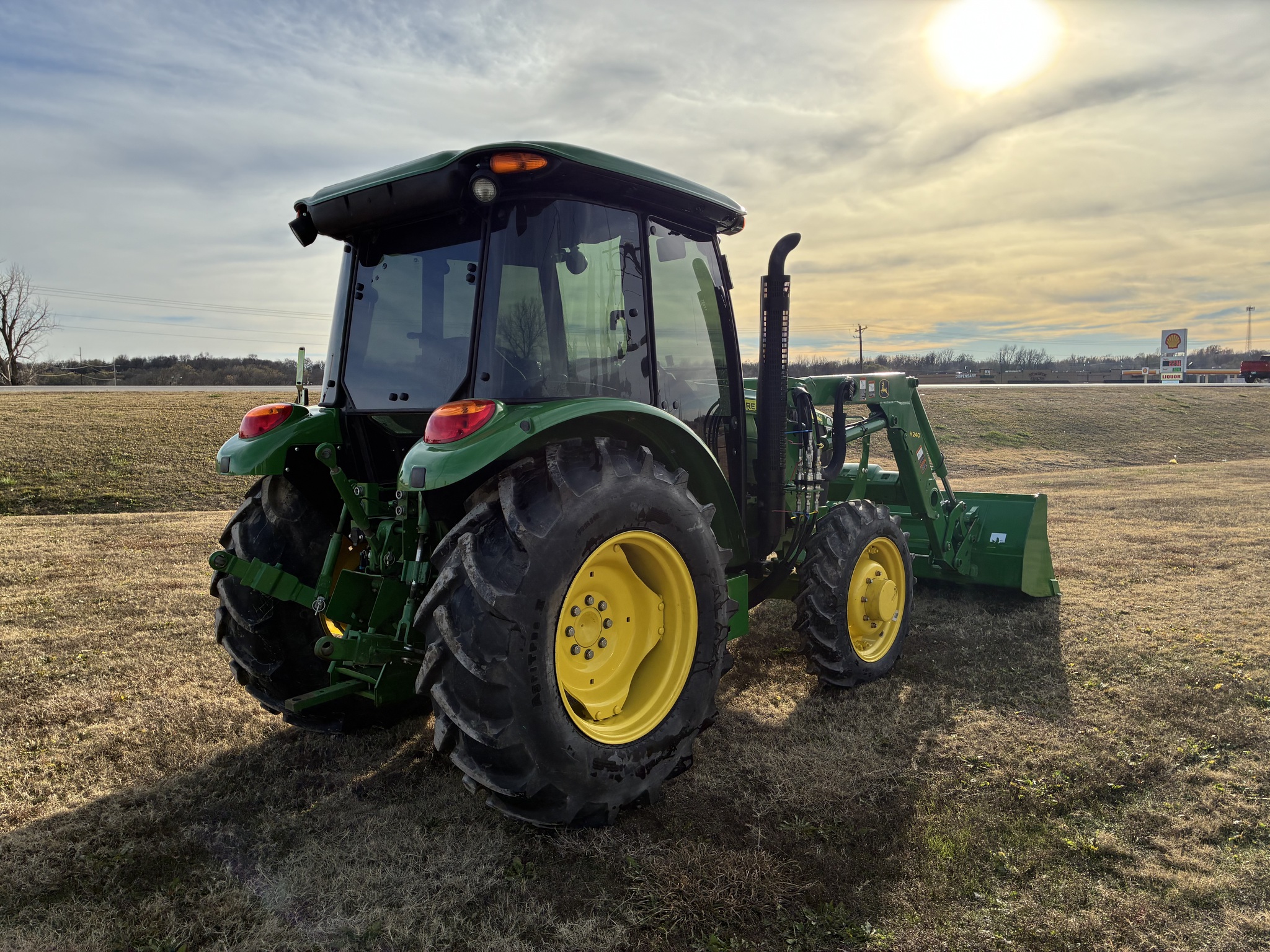 2016 John Deere 5075E Image 5