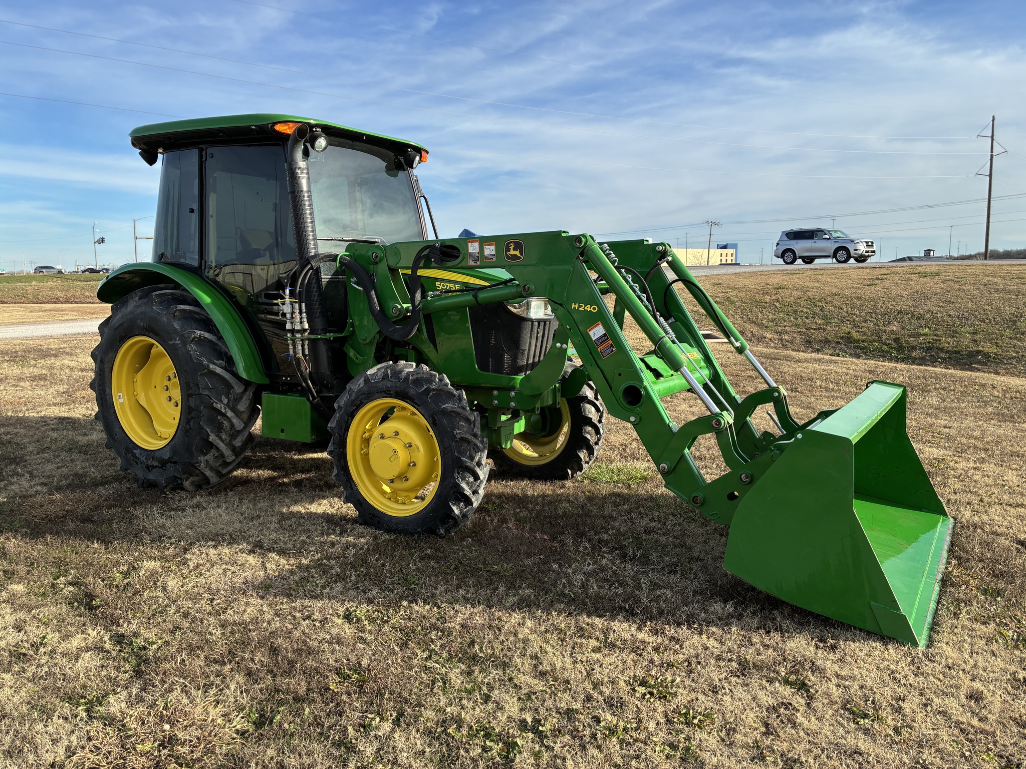 2016 John Deere 5075E Image 6