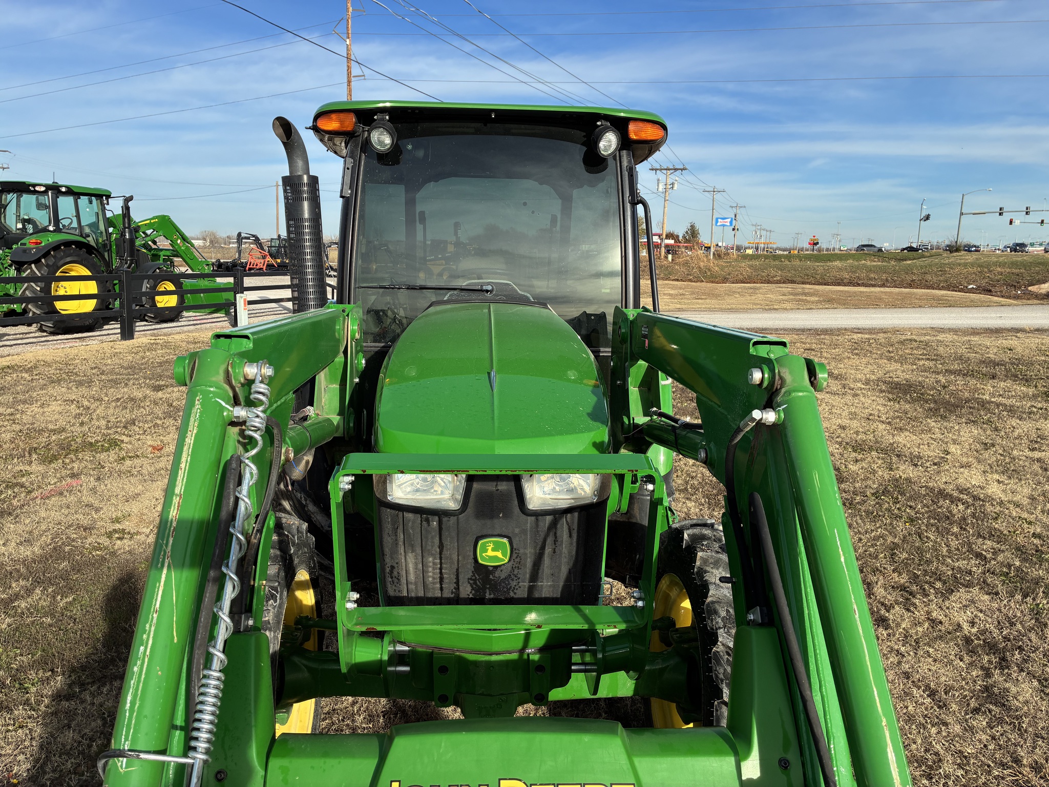 2016 John Deere 5075E Image 8