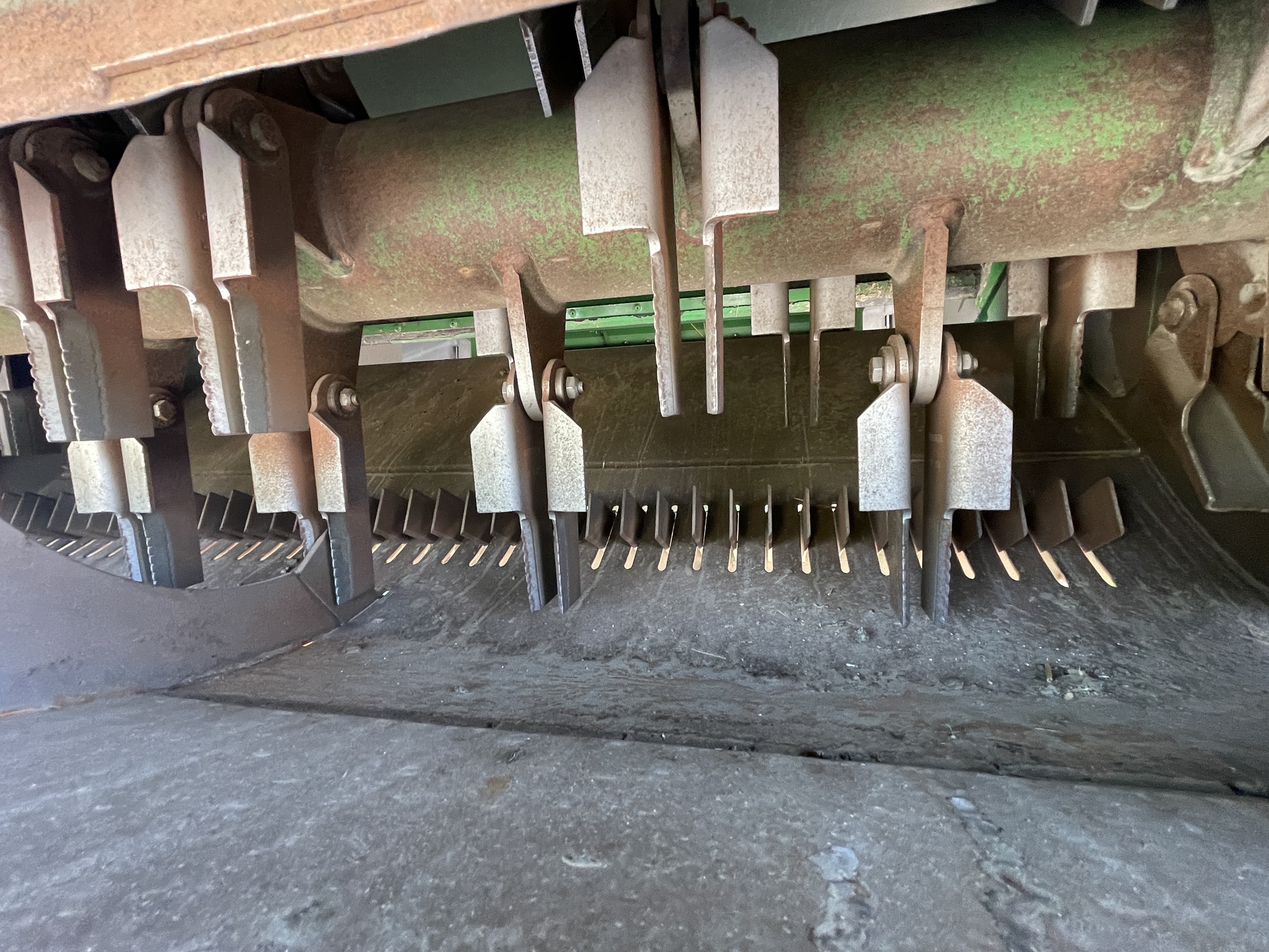 2014 John Deere S670 Image 25