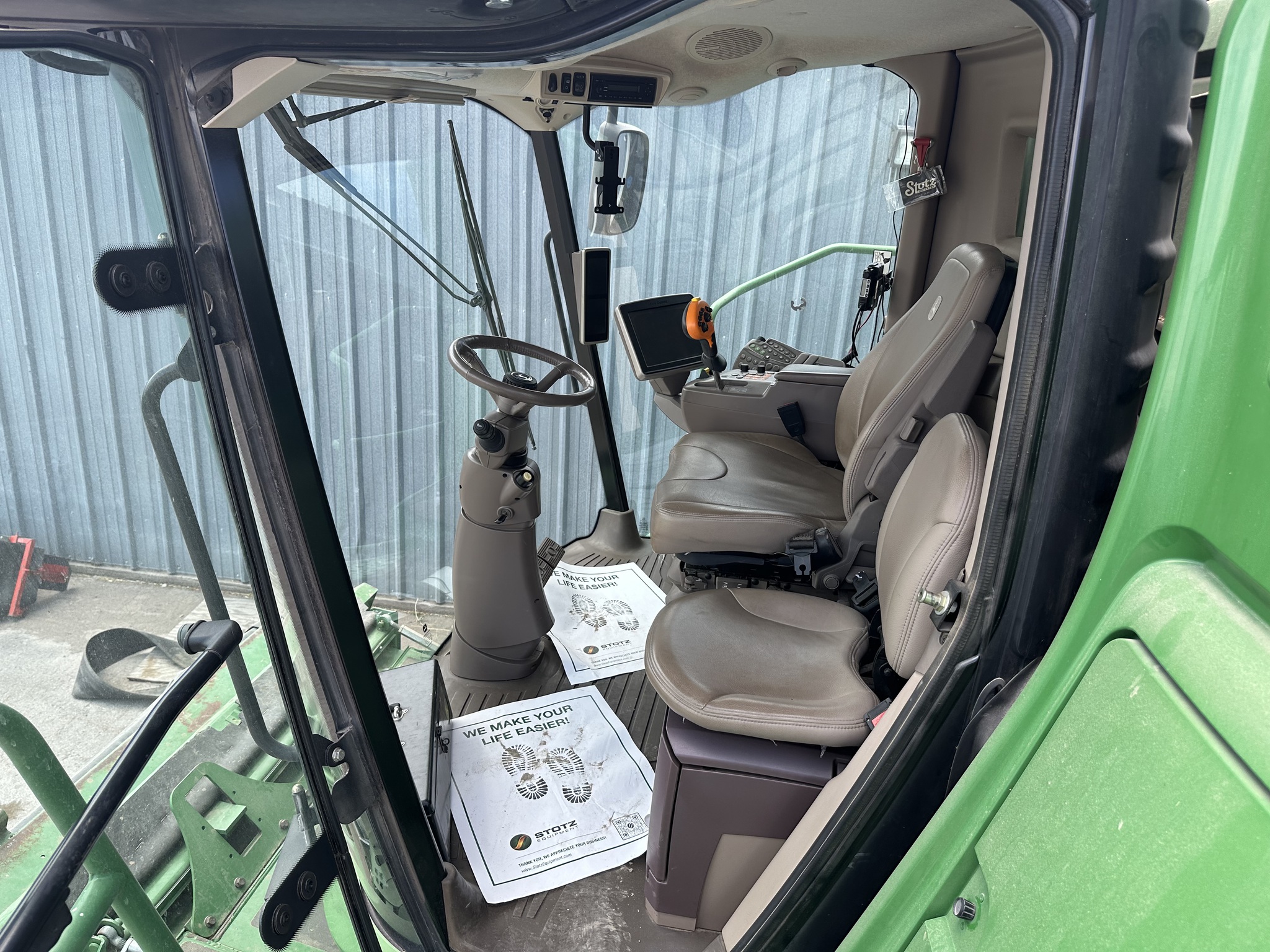 2014 John Deere S670 Image 3