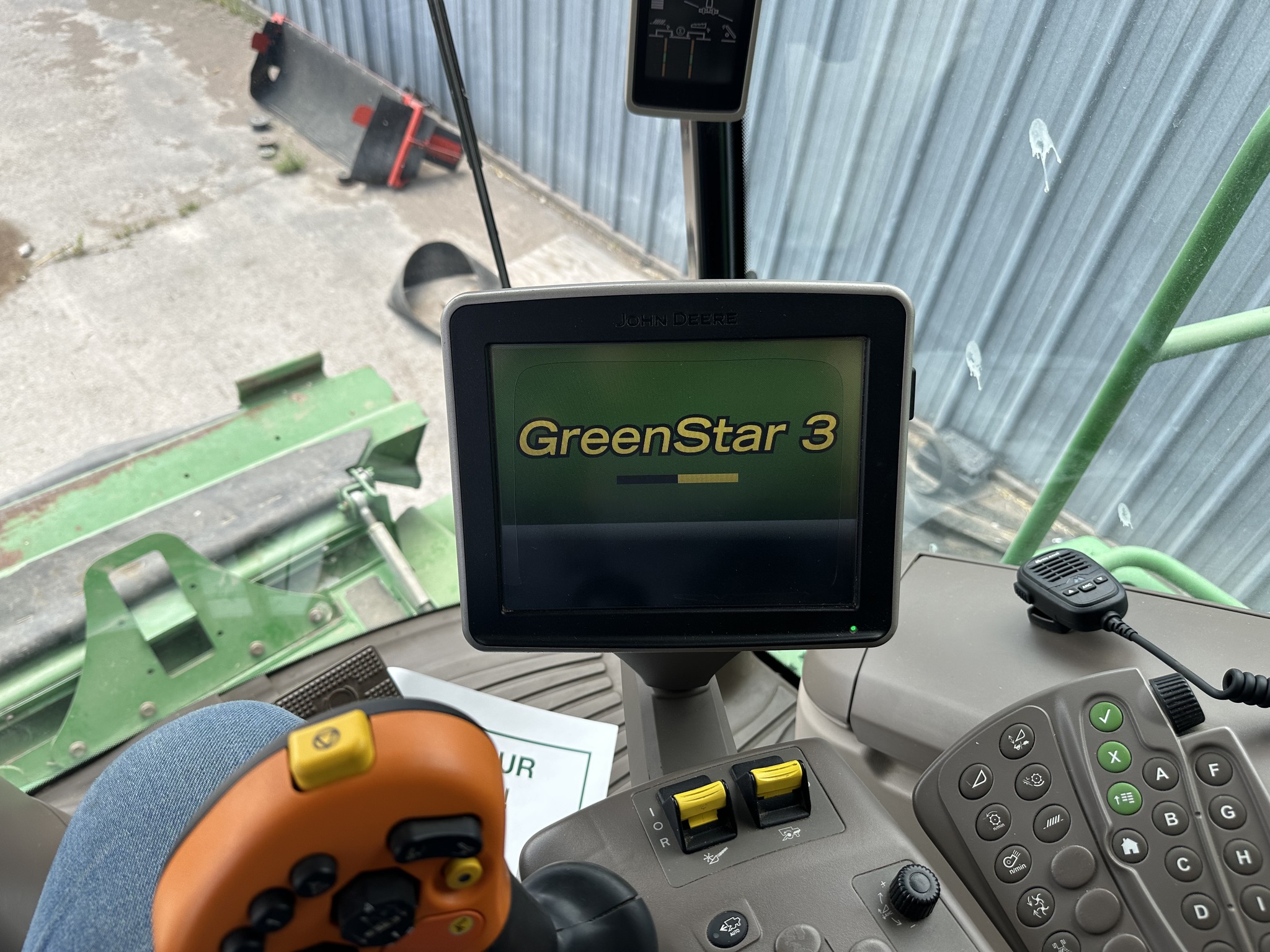 2014 John Deere S670 Image 4