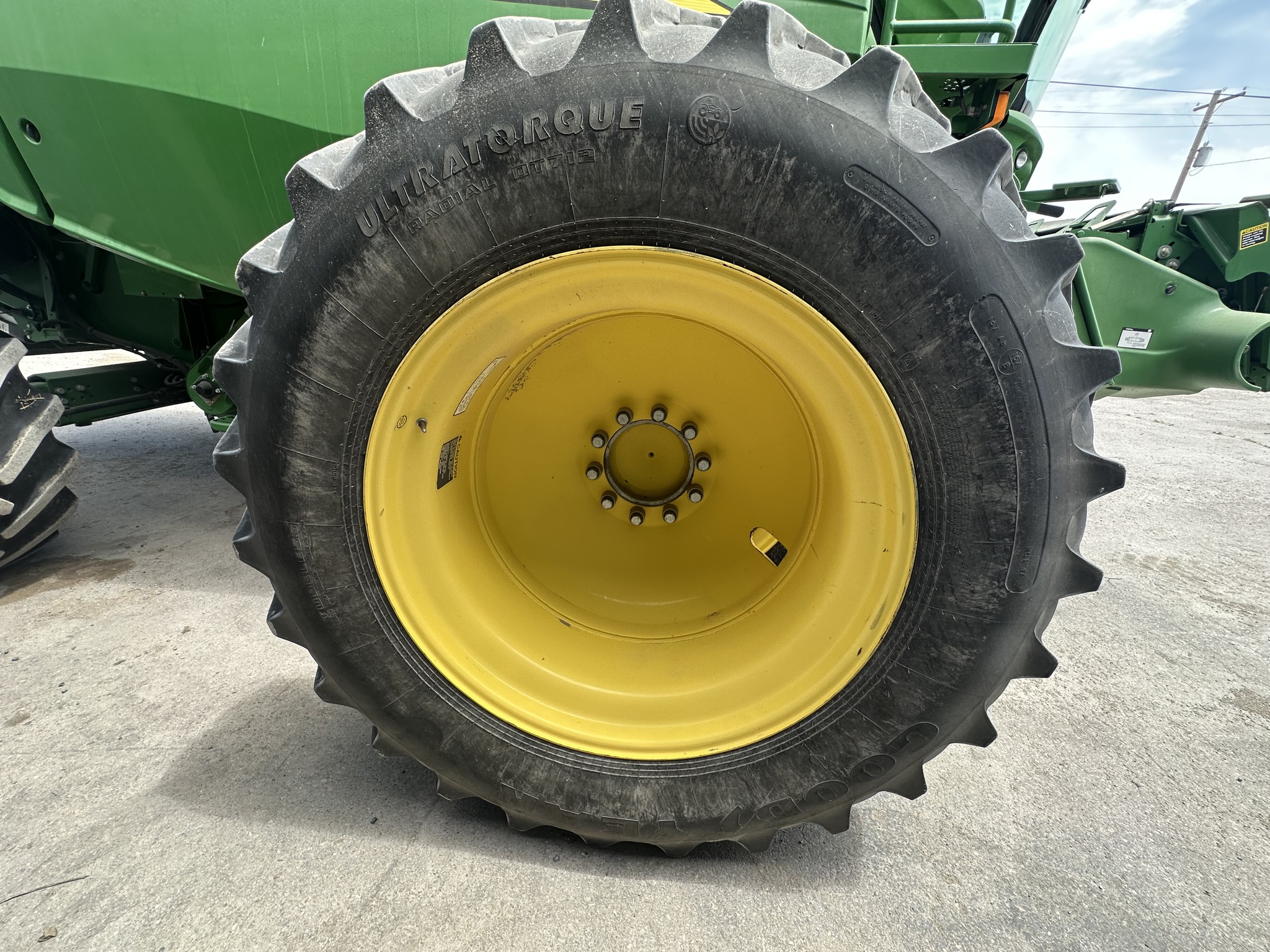 2014 John Deere S670 Image 7