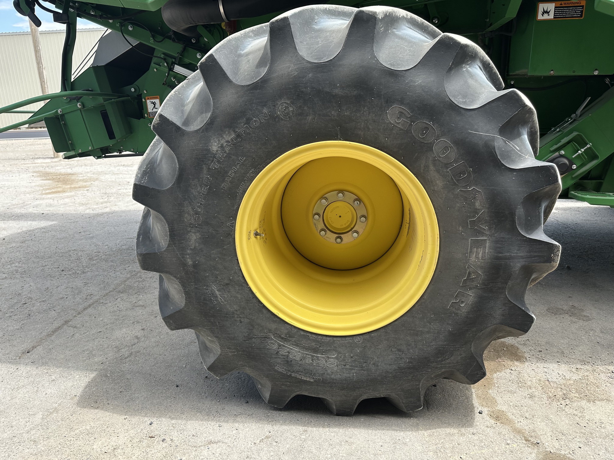 2014 John Deere S670 Image 8