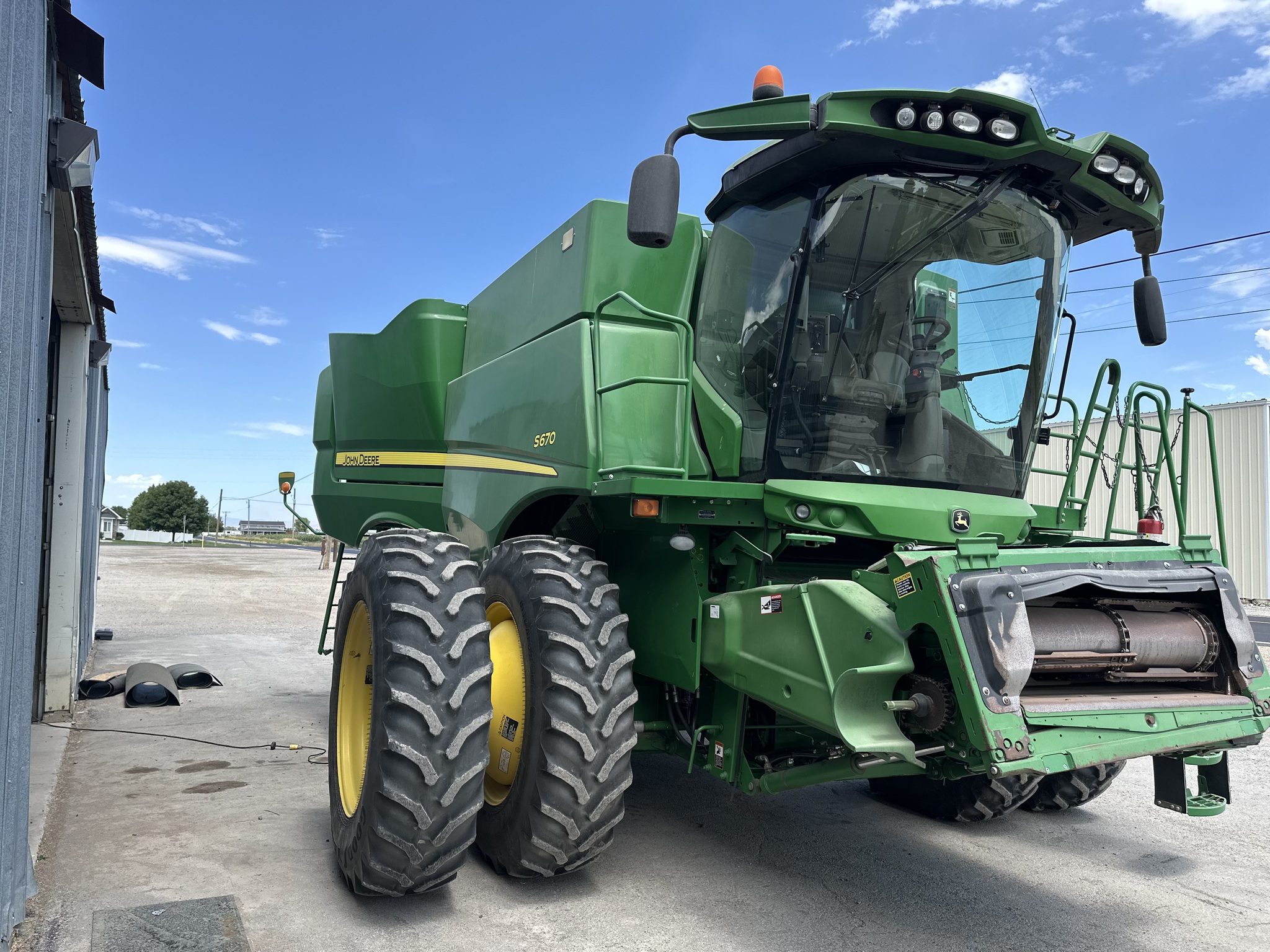 2014 John Deere S670 Image 12