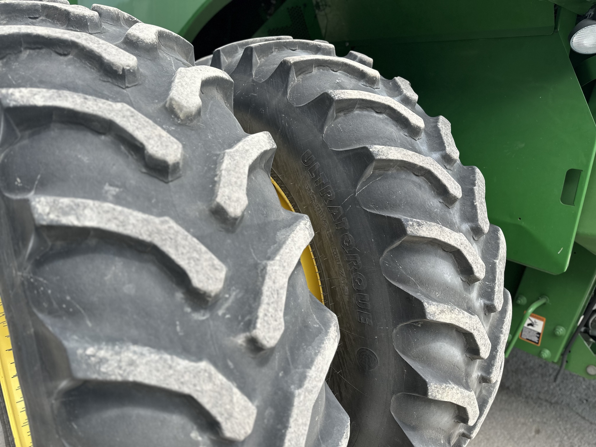 2014 John Deere S670 Image 13