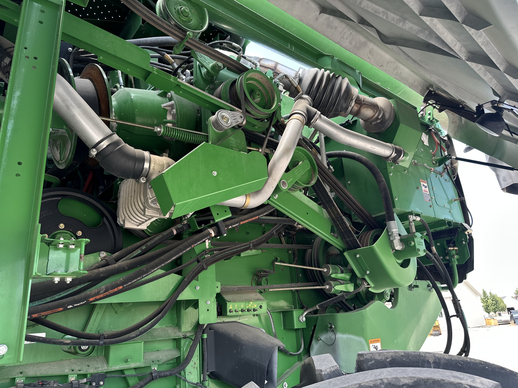 2014 John Deere S670 Image 17
