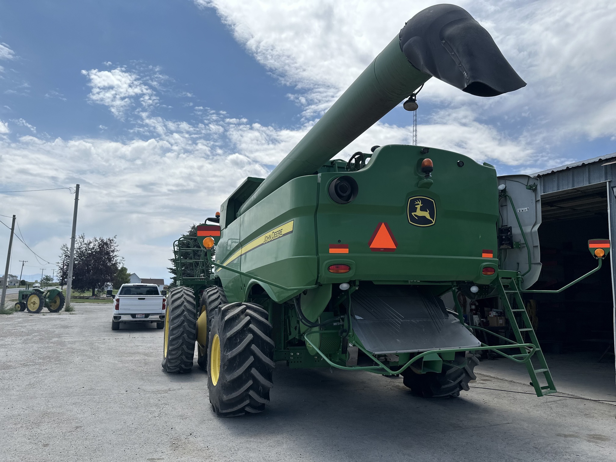 2014 John Deere S670 Image 18