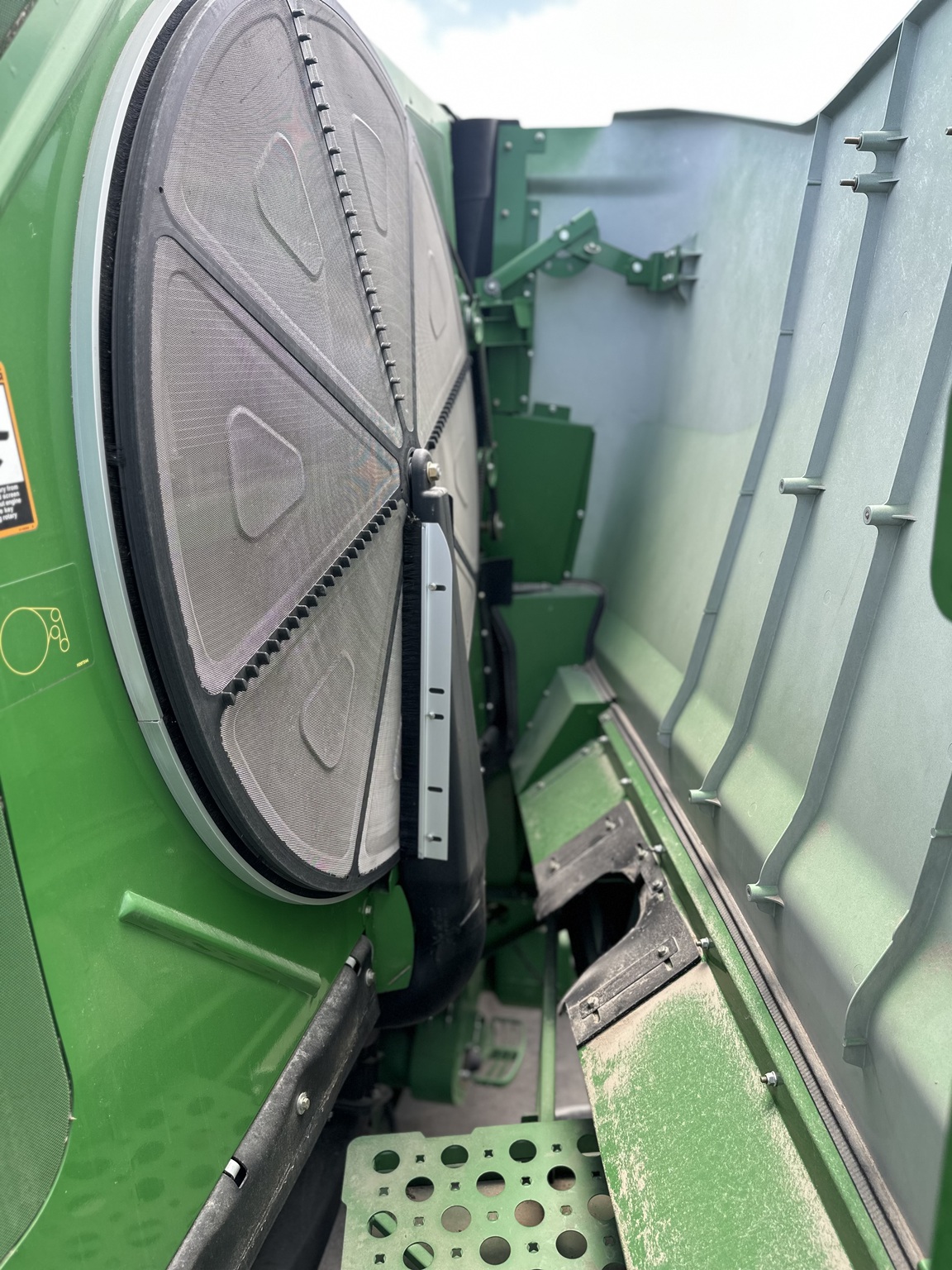 2014 John Deere S670 Image 21