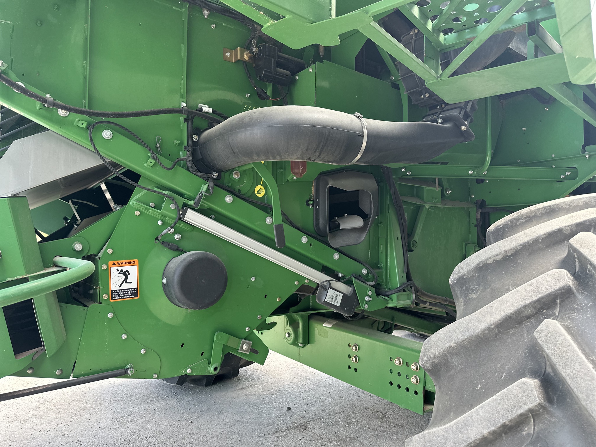 2014 John Deere S670 Image 22