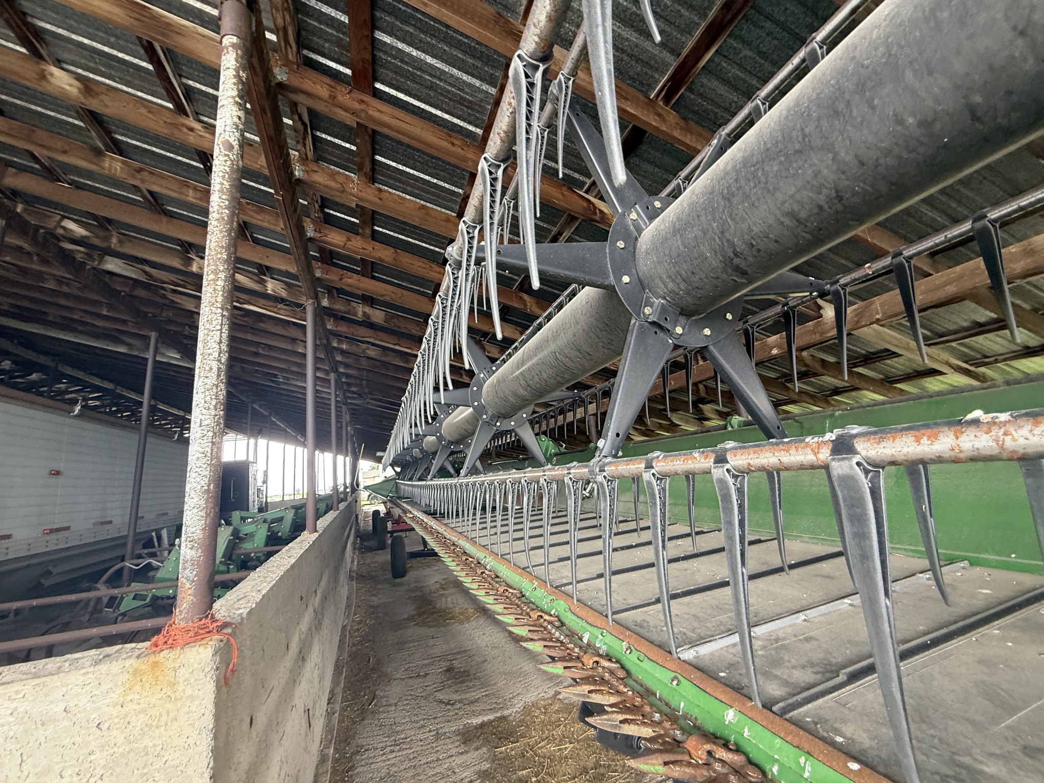 2014 John Deere S670 Image 31
