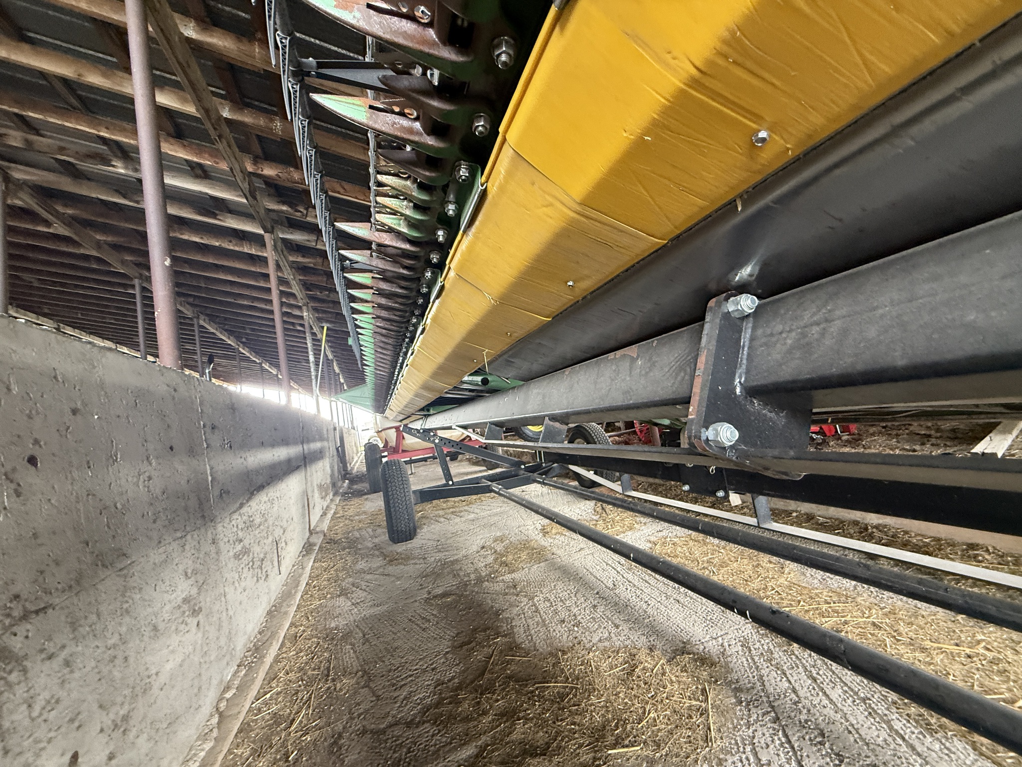2014 John Deere S670 Image 34