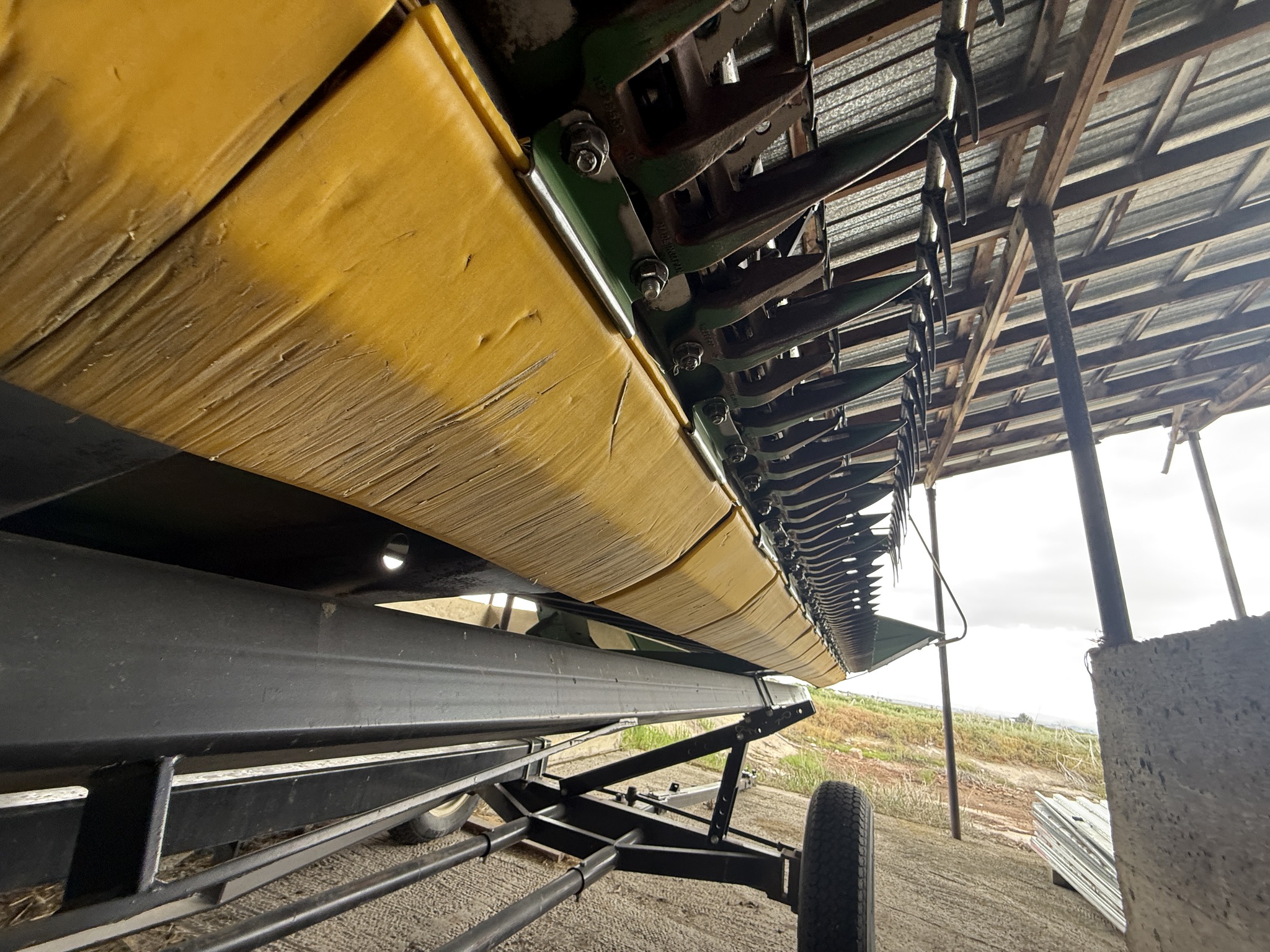 2014 John Deere S670 Image 35