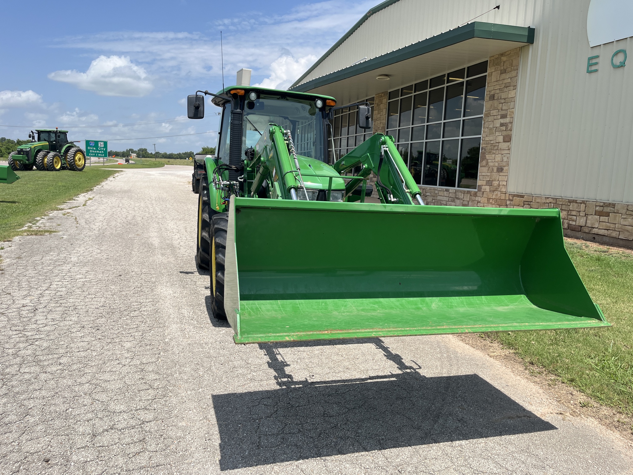 2015 John Deere 5100E Image 3