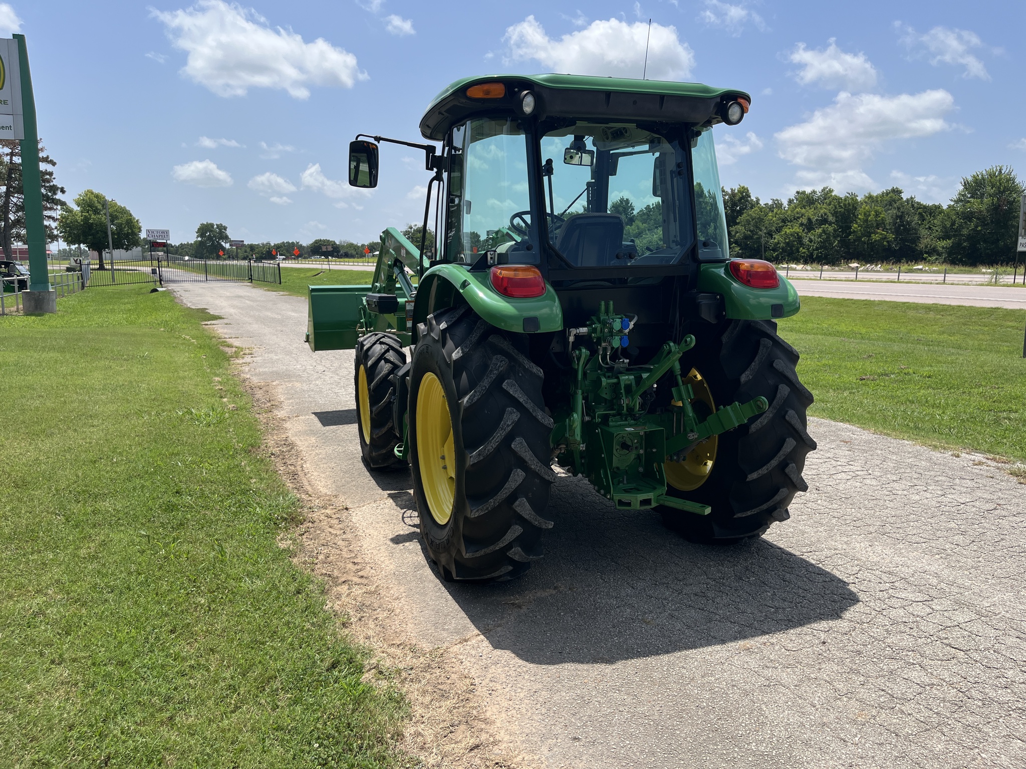 2015 John Deere 5100E Image 8