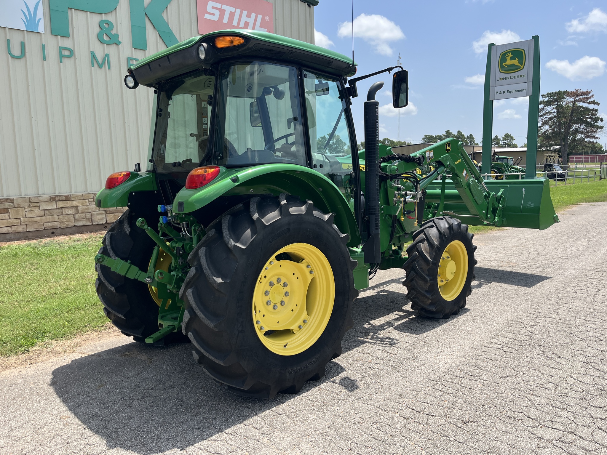 2015 John Deere 5100E Image 10