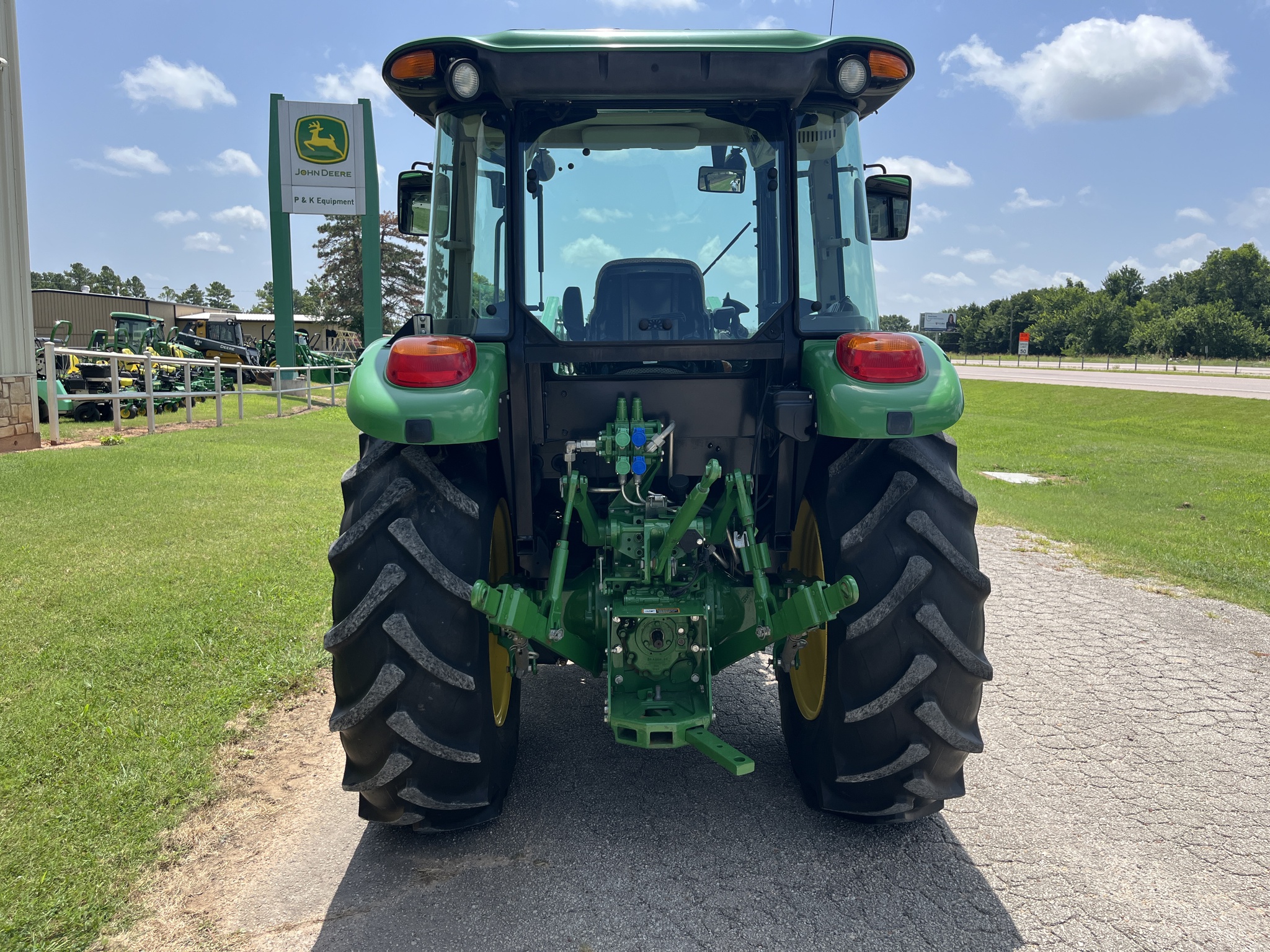 2015 John Deere 5100E Image 9