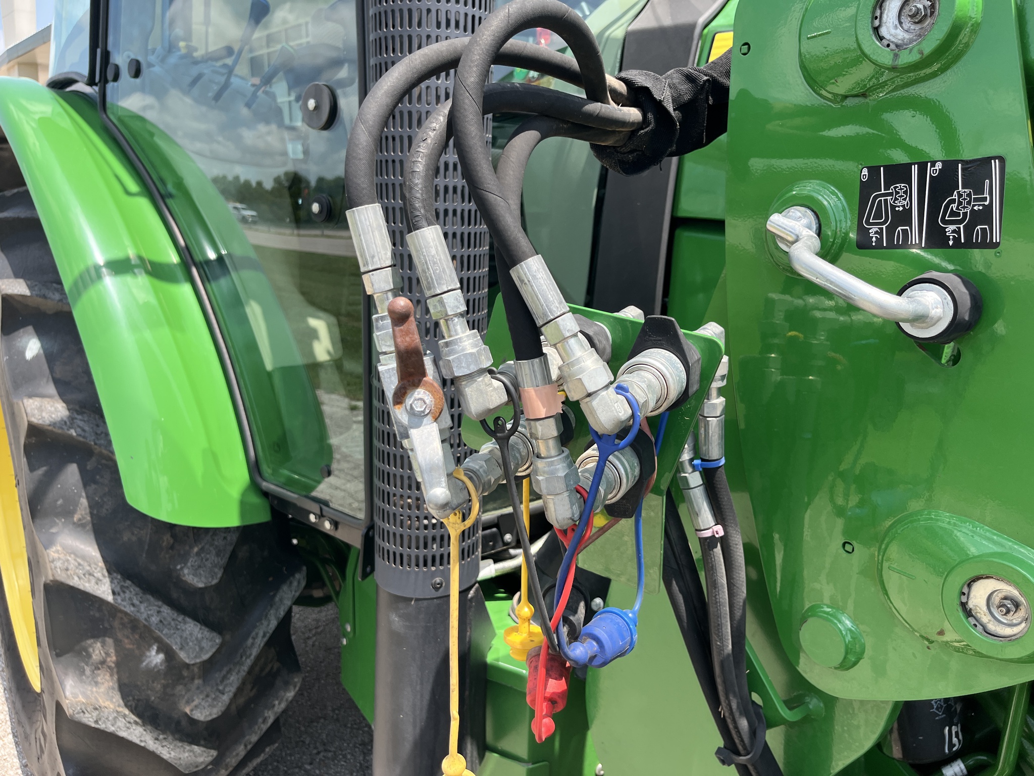 2015 John Deere 5100E Image 13