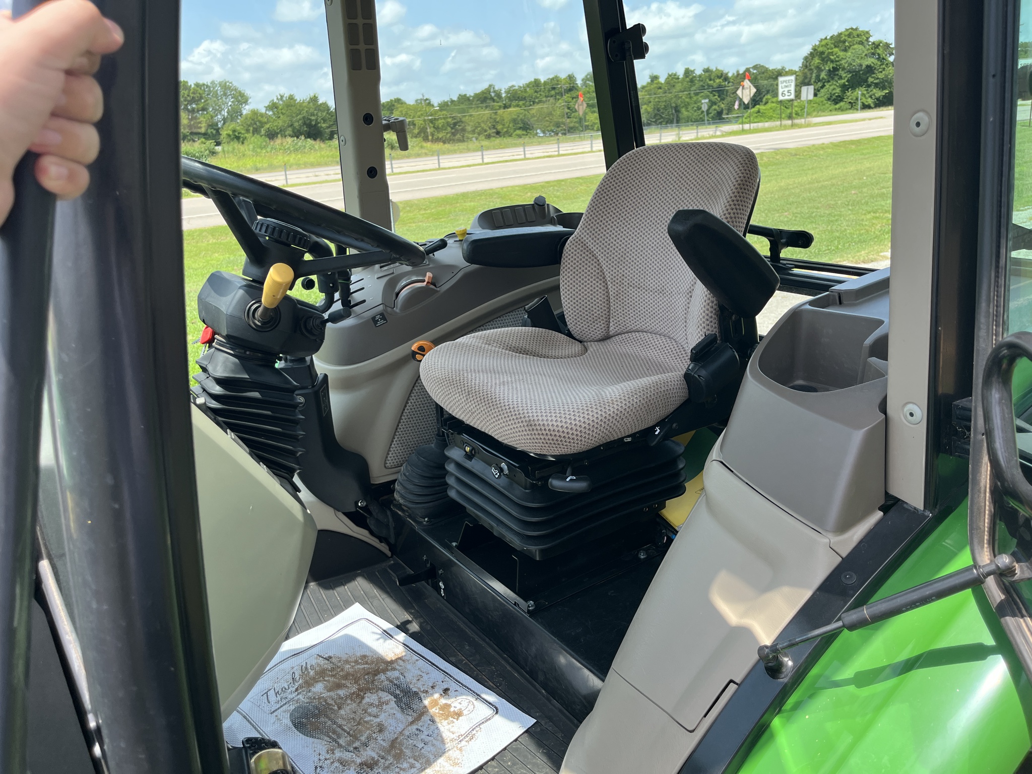 2015 John Deere 5100E Image 16