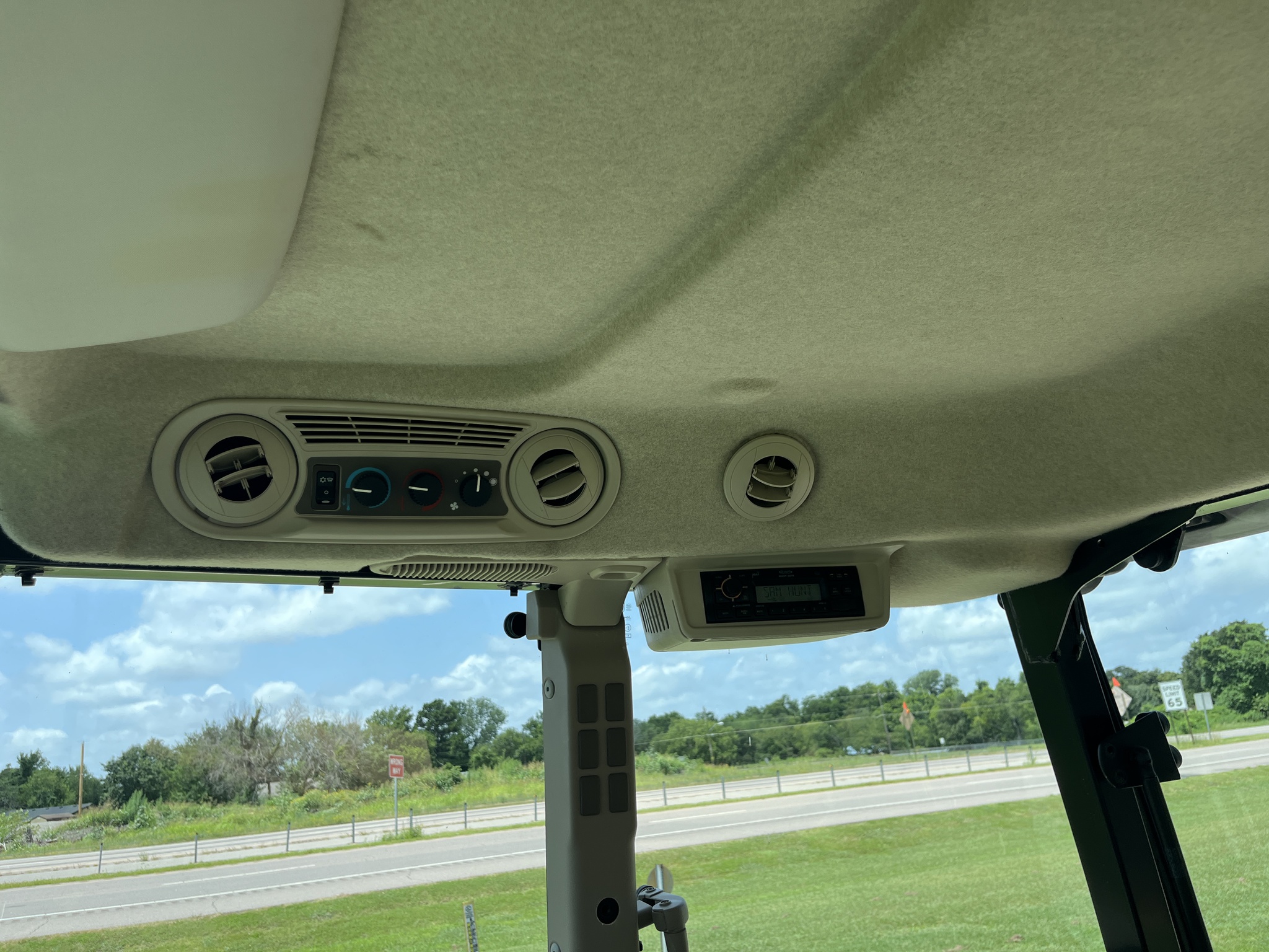 2015 John Deere 5100E Image 18