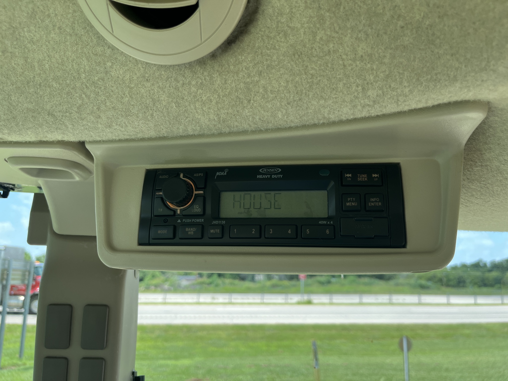 2015 John Deere 5100E Image 20