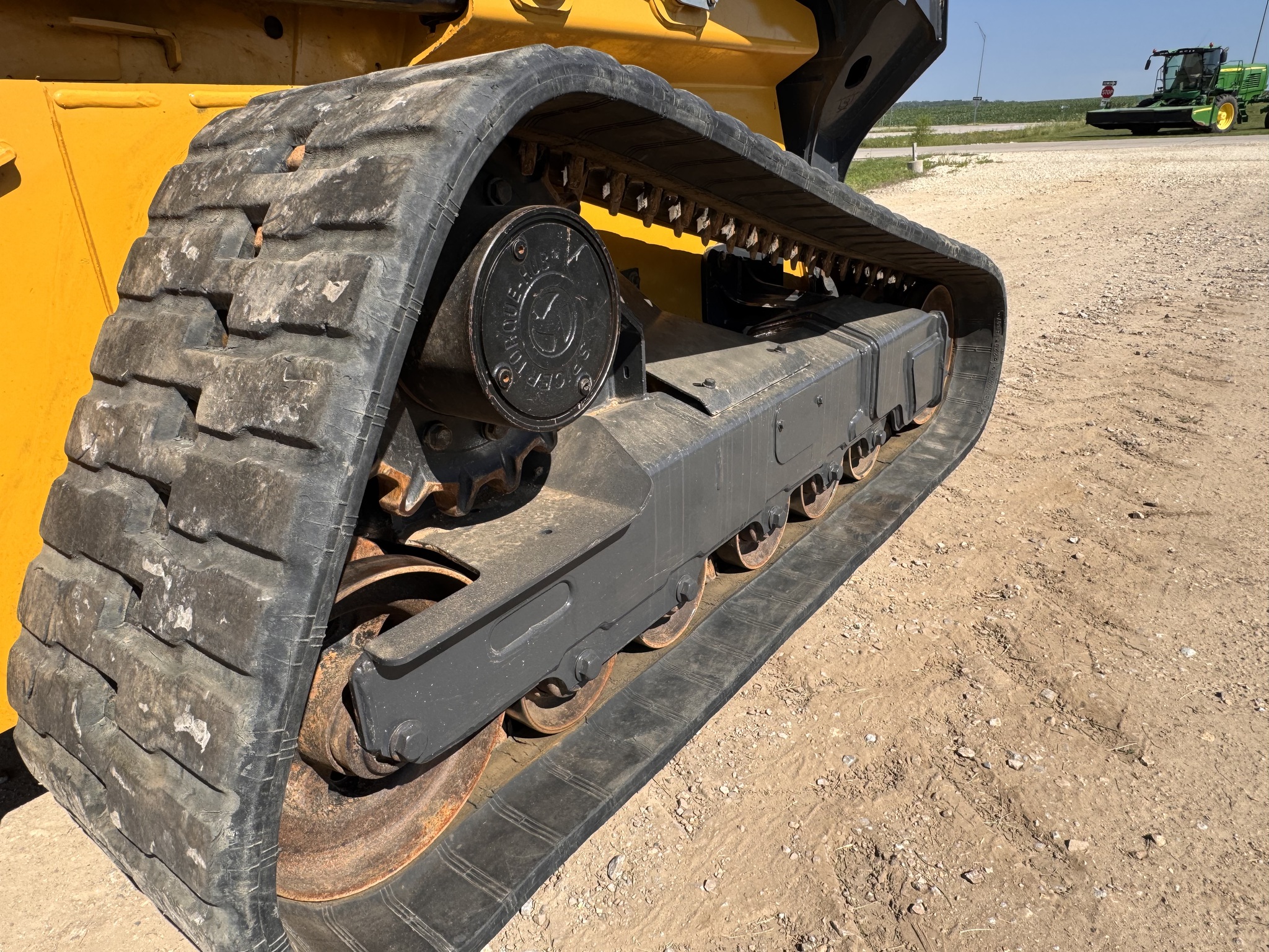 2023 John Deere 333G Image 9