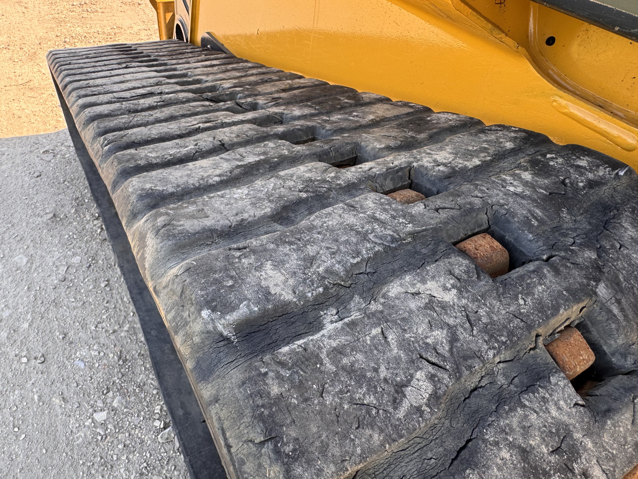 2023 John Deere 333G Image 12