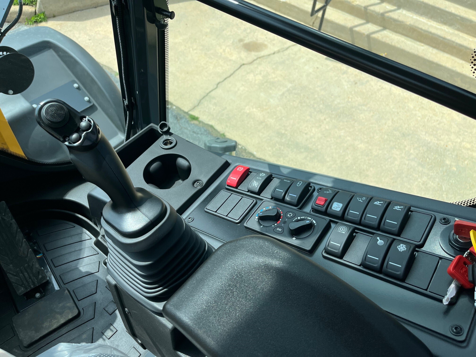 2025 John Deere 344 P Image 9