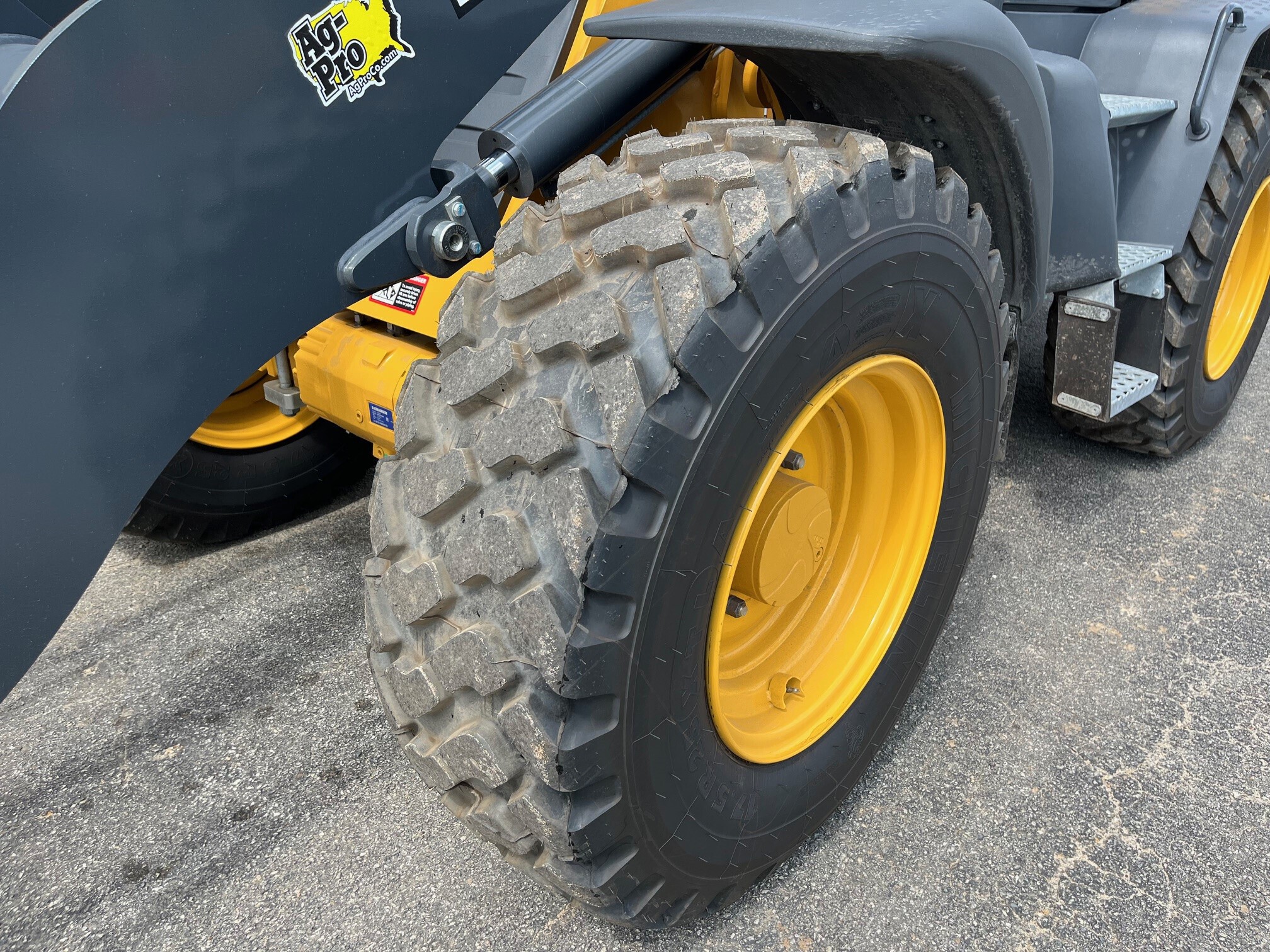 2025 John Deere 344 P Image 6