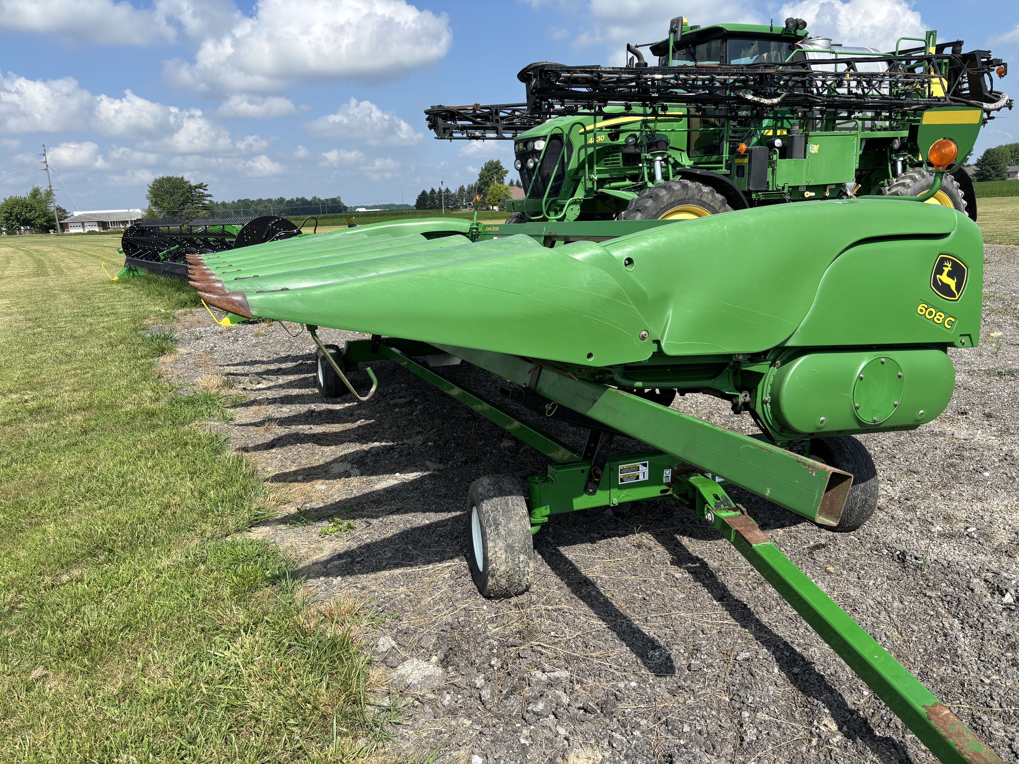2010 John Deere 608C Image 1