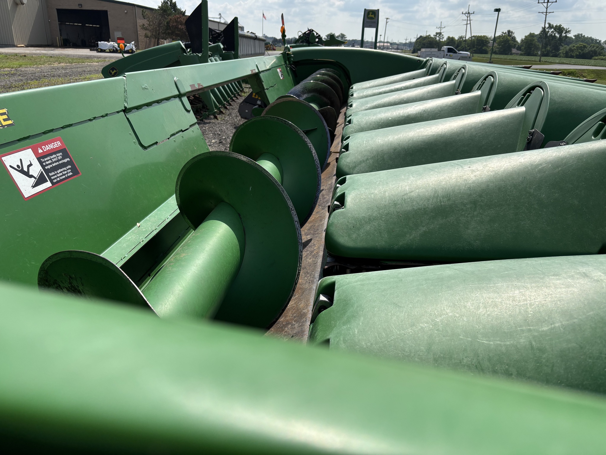 2010 John Deere 608C Image 9