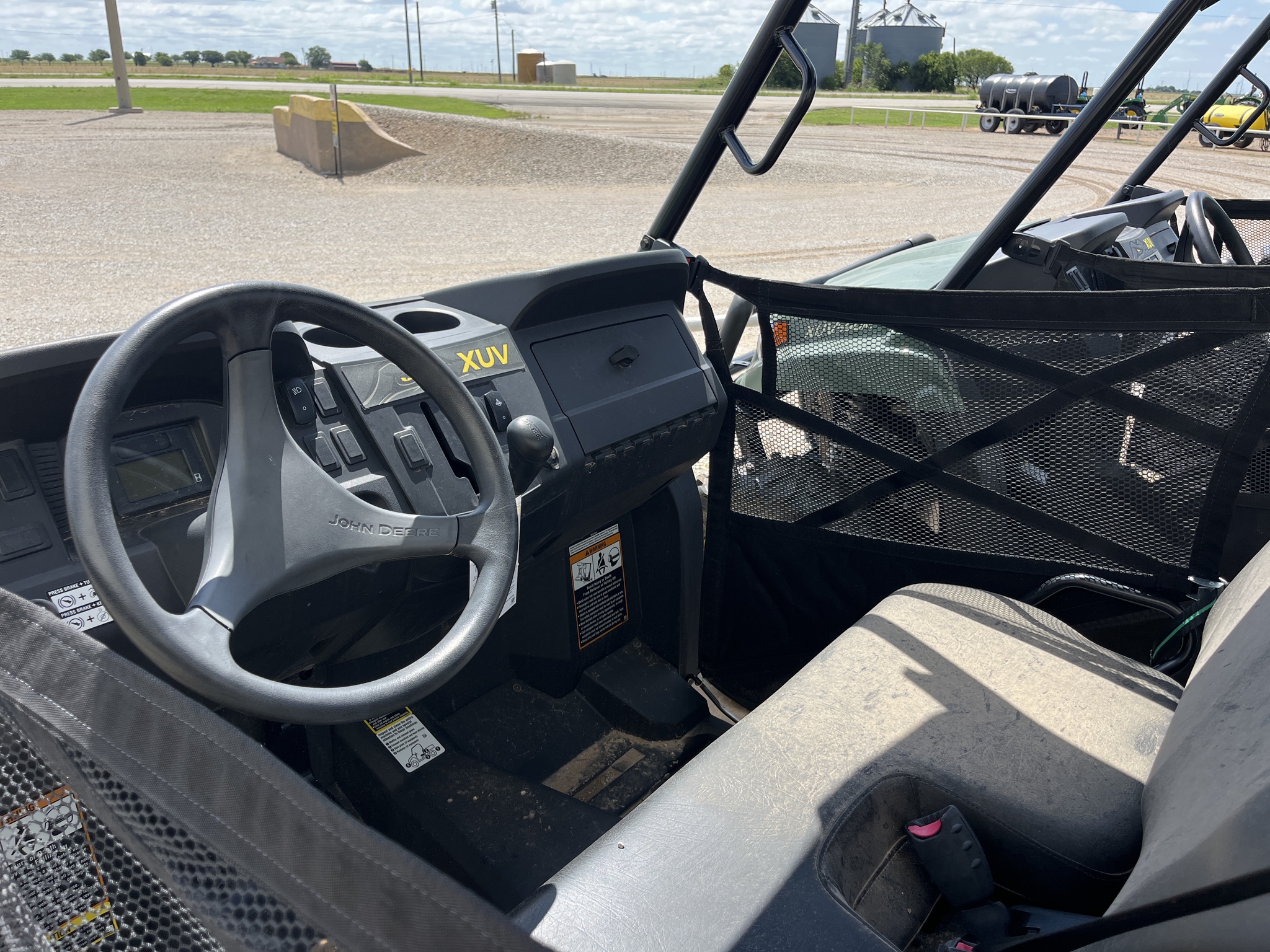 2023 John Deere XUV 560E Image 6