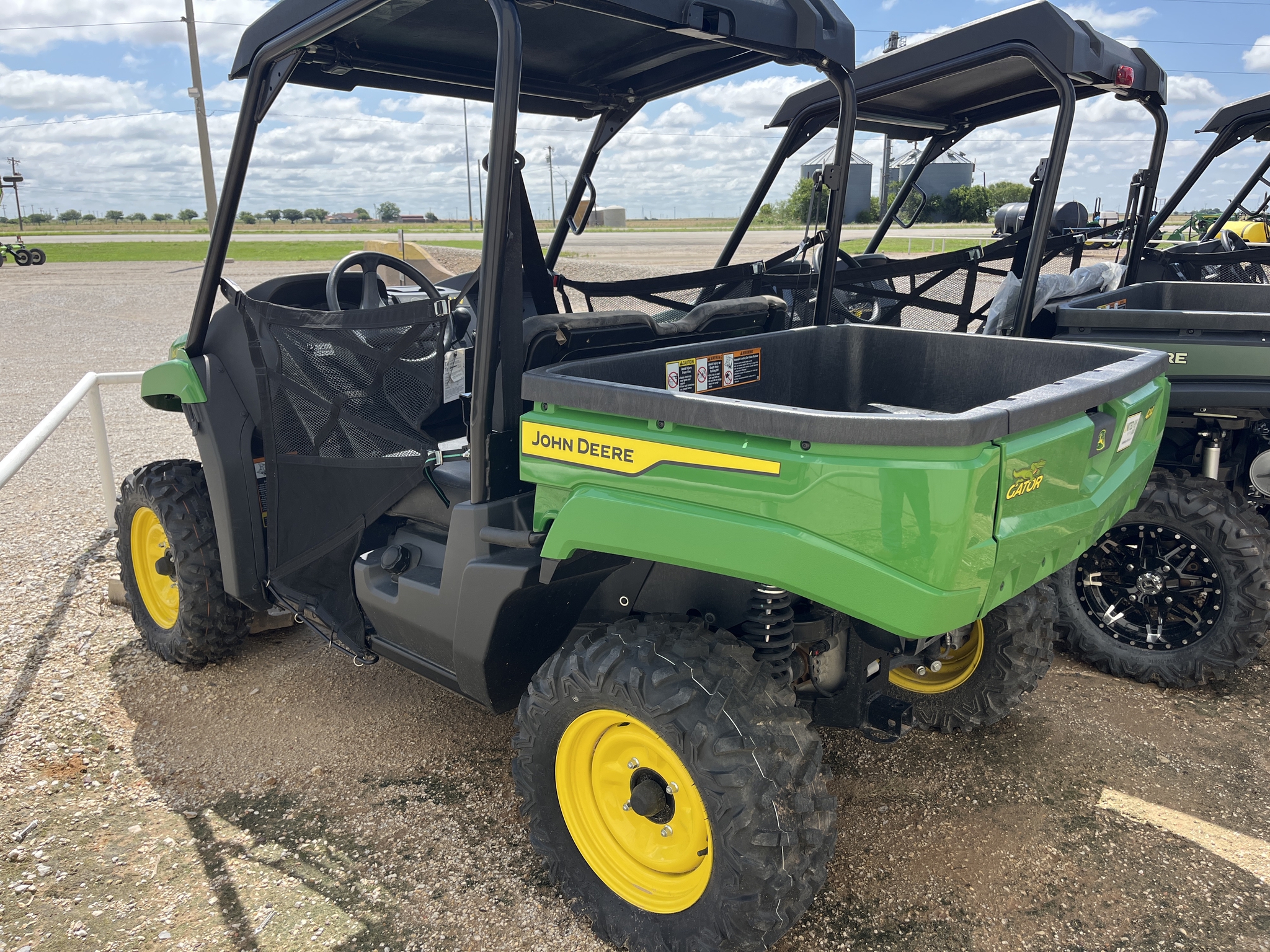 2023 John Deere XUV 560E Image 3